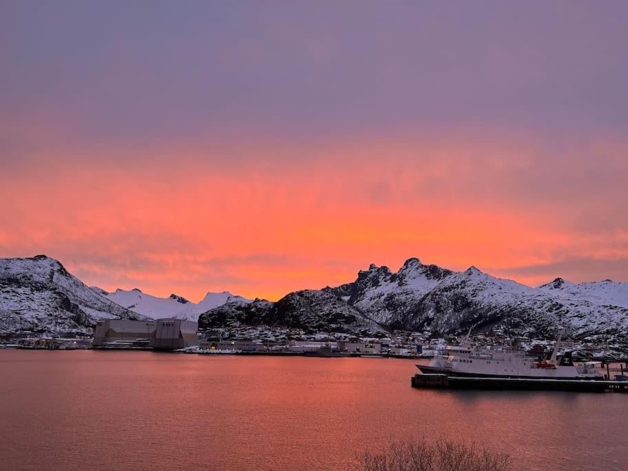 Sentrumsnaer Leilighet Med Utsikt Svolvaer Exterior photo