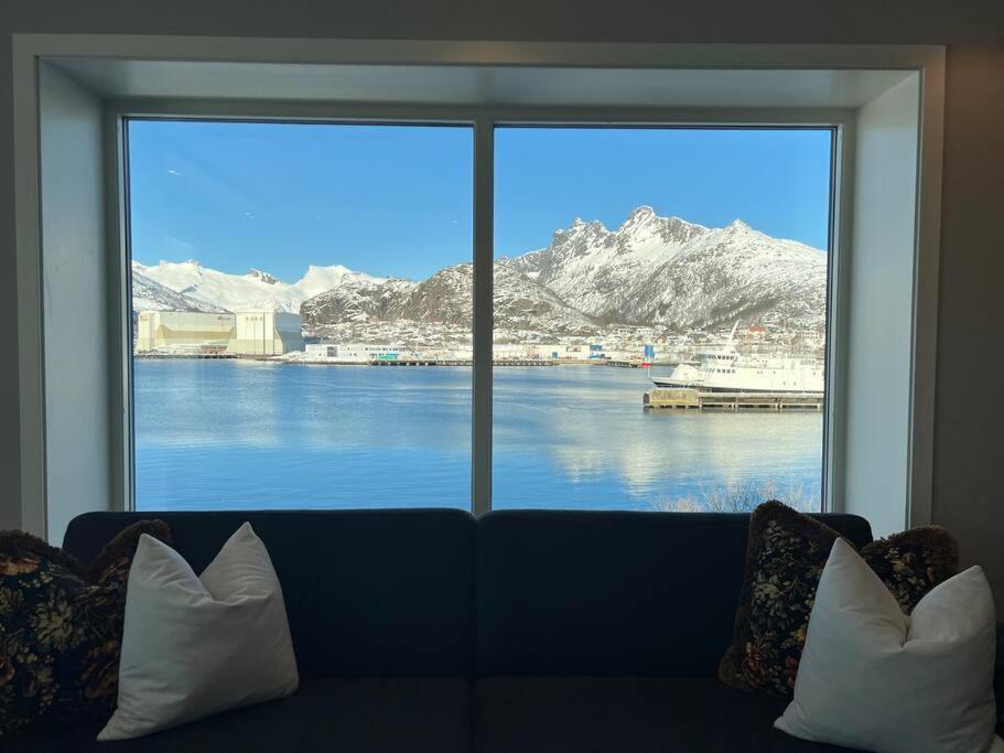 Sentrumsnaer Leilighet Med Utsikt Svolvaer Exterior photo