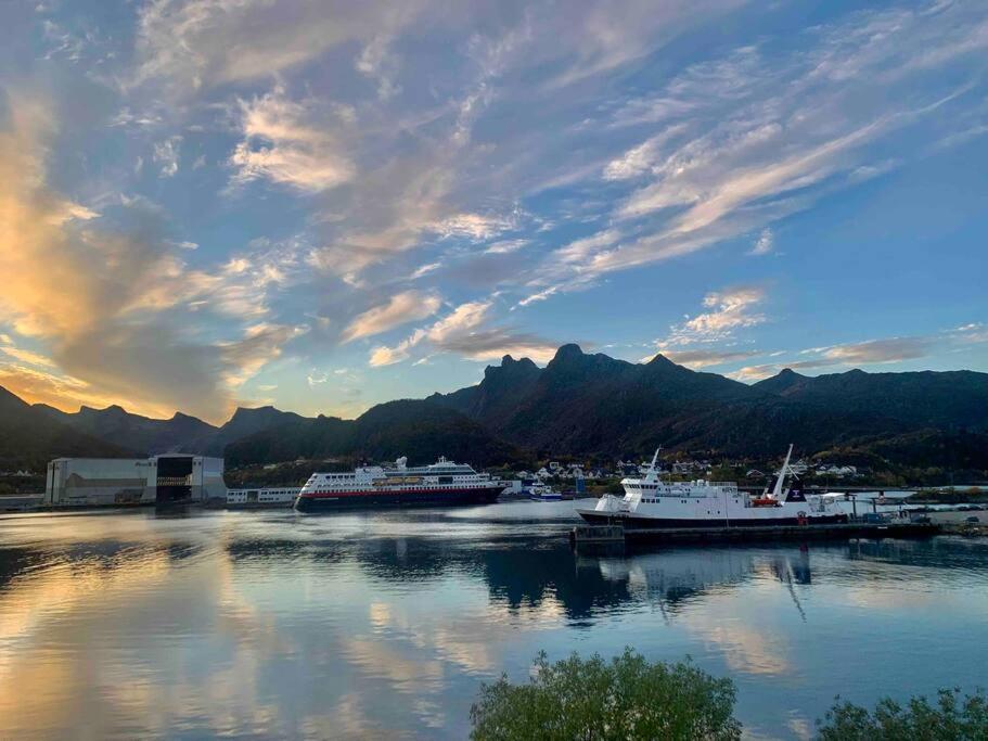 Sentrumsnaer Leilighet Med Utsikt Svolvaer Exterior photo